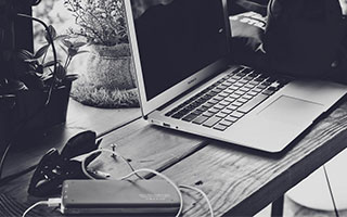 泰国娱乐圈关系揭秘：情侣搭档获奖 明星宠粉如家人