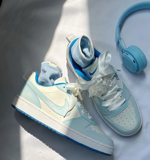 LISA同款耐克图：芭蕾风分趾鞋爆火