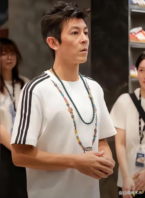 陈冠希现状曝光：拒绝医美自然老去，宠妻爱女获赞