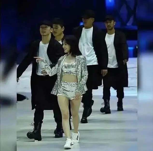 娱乐圈哪些女名星很矮_朱茵身高153cm演技颜值惊艳_女明星身高与颜值不匹配