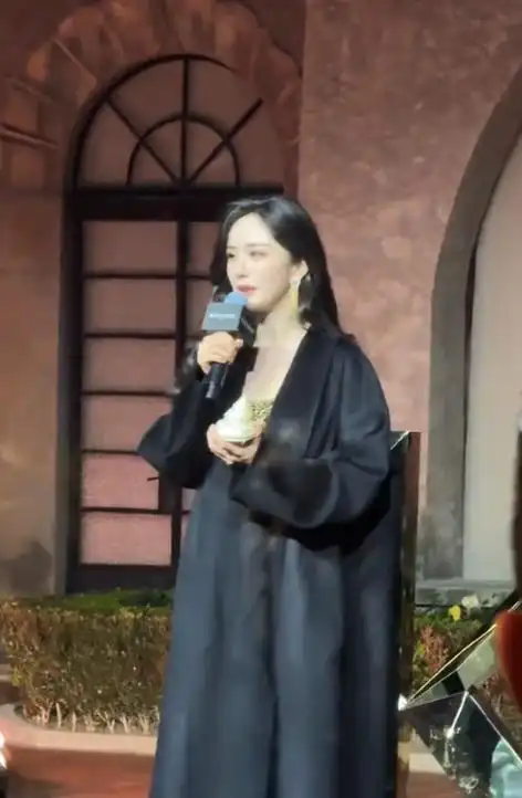 杨幂生图真实颜值_女明星卸妆前后对比_女明星脸上有疤痕