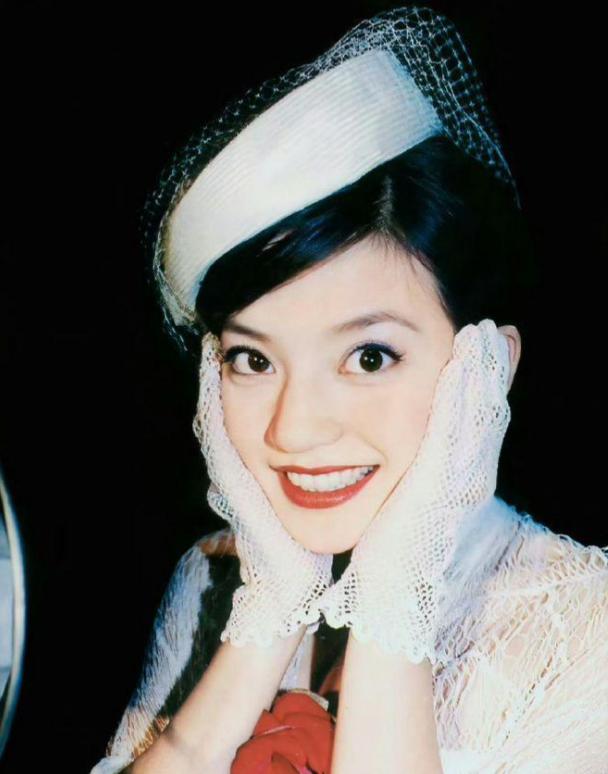 赵薇现在还在娱乐圈吗_赵薇投资做生意被封杀_赵薇转型投资做生意