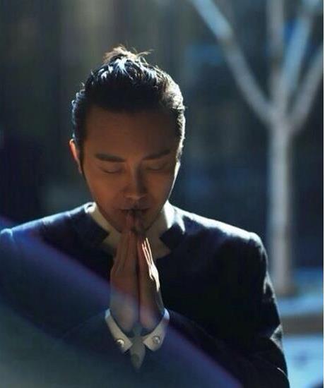 娱乐圈假唱假学历假身高_娱乐圈假脸假作品假年龄_女明星做假