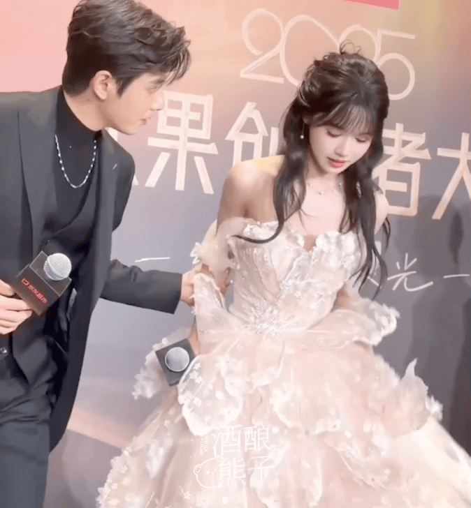 短剧演员红毯造型_女明星 发型_短剧红毯穿搭分析